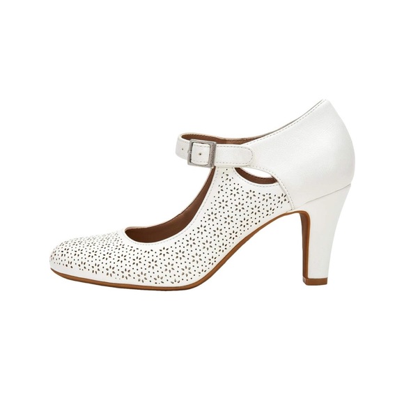 Giani Bernini White Heels 🤍 - Picture 2 of 5